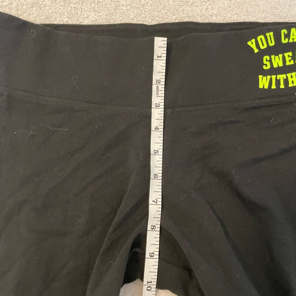 Awesome PINK Capri logo yoga pants - Picture 5 of 9